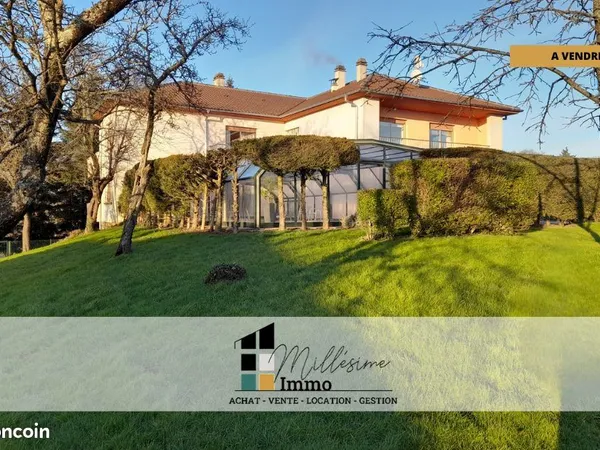 Villa 10 pièces 400 m²