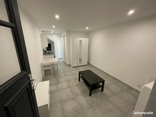Studio meublé 20 m² - à 7 minutes à pied de la gare -Quartier Saint Faron - disponible le 14/10