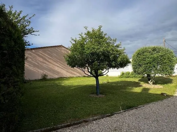 Terrain à bâtir de 300 m² à VILLENAVE-D'ORNON (33)