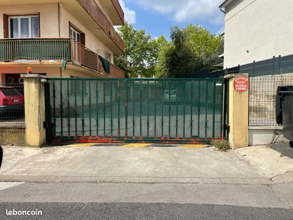 Emplacement parking à louer hôpitaux fac