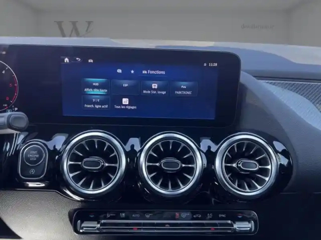 Mercedes Gla 200 d amg line — photo 19