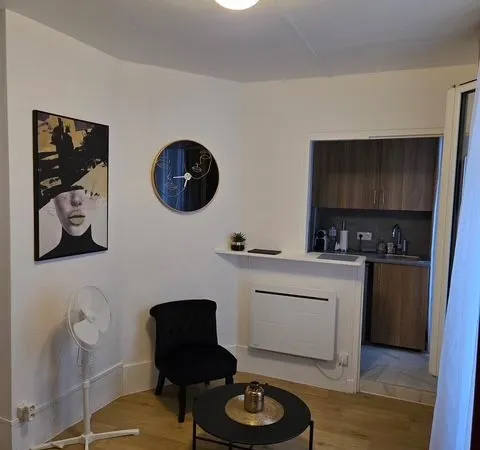 Appartement 1 piêce 13m Étage 3/4