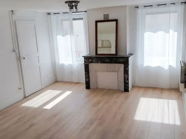 Appartement 84 m2 200 m gare et centre ville proche faculté de droit
