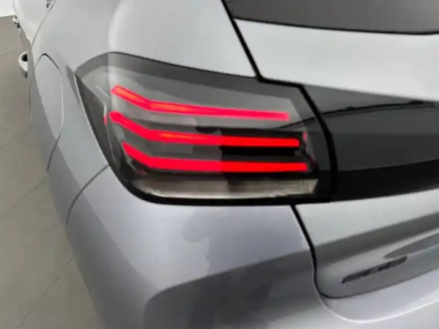Peugeot 208 hybrid 110 e-dcs6 — photo 17
