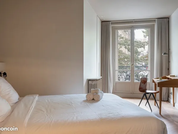 Ensemble immobilier mixte 119 m² + cave - Paris 18e