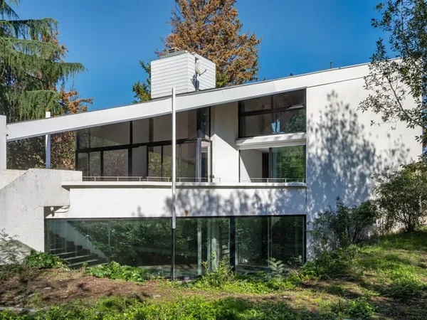 À 10 min de Bordeaux, une maison d'architecte avec jardin arboré