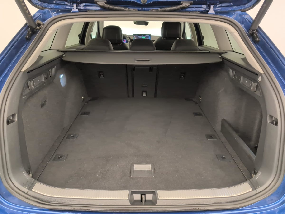 Skoda Superb Combi — photo 11
