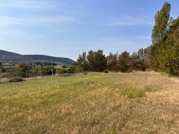 LUSSAS - TERRAIN A BATIR 2501m2