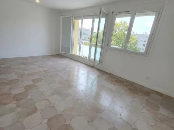Appartement Location Bron 3p 64m² 860€