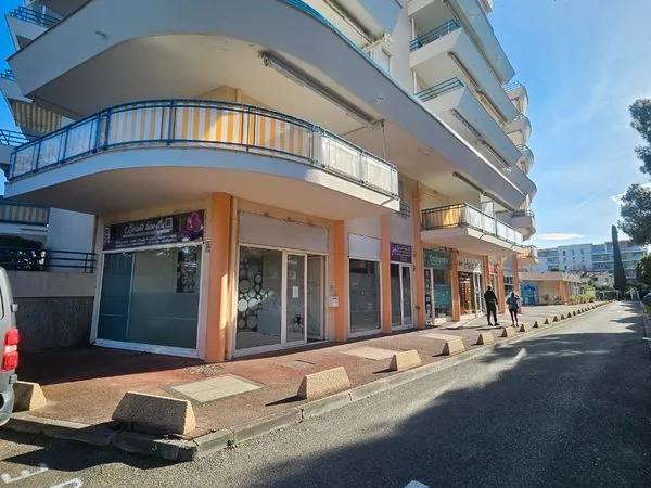 A vendre local commercial proche plage
