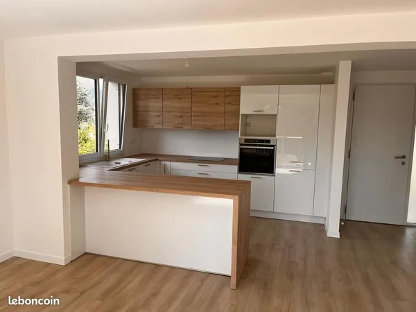 Maison entièrement rénovée de 133 m² avec terrain de 600 m² à louer à Saint-Germain-sur-Rhône 30mn d