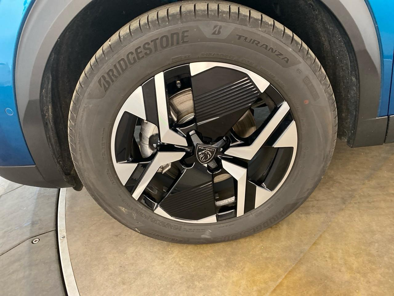 Peugeot 2008 hybrid 145 ch e-dcs6 allure — photo 11