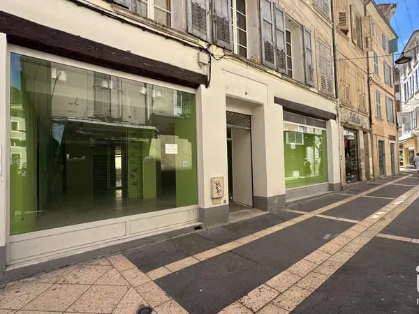 Local commercial 180 m²