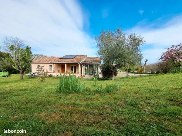 Maison familiale avec piscine et grand jardin