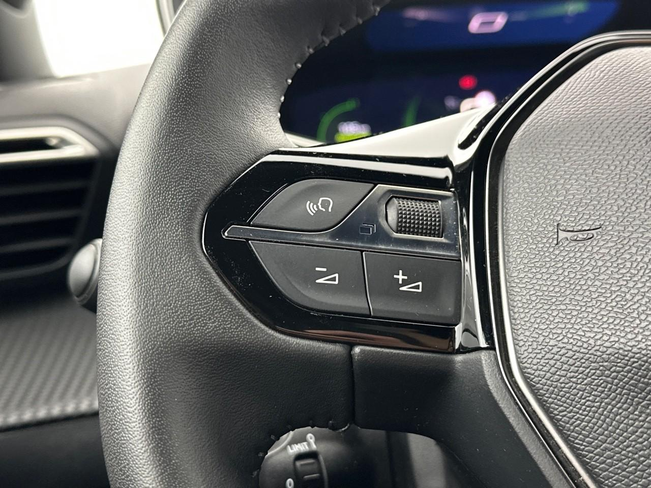 Peugeot 2008 puretech 130 s&s bvm6 allure pack — photo 20