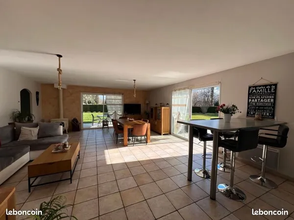 Maison contemporaine plain-pied 135 m² avec piscine et dépendances sur 3 000 m² — Lucbardez-et-Bargu