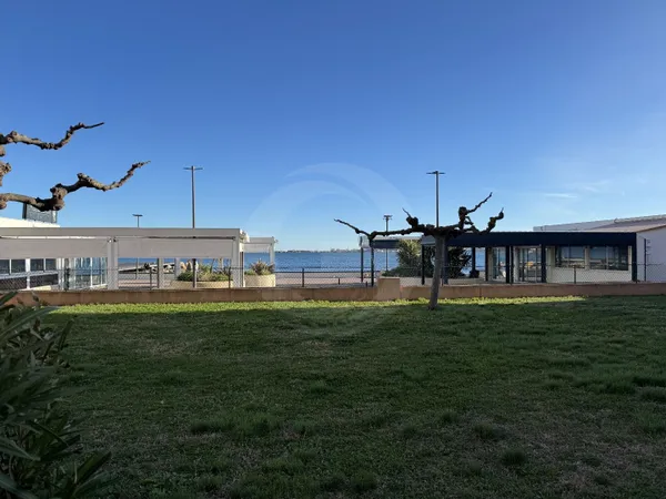 T2 en Rez-de-Jardin avec vue étang de THau