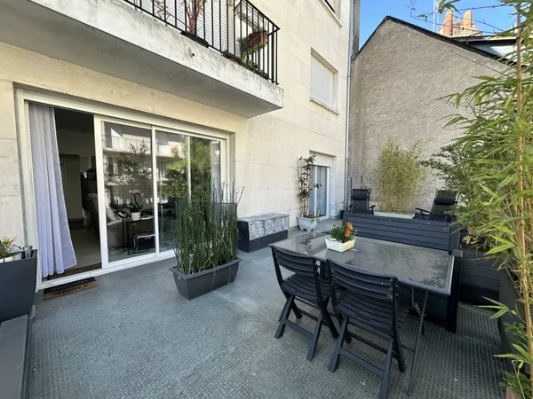 80 m2 + terrasse 43 m2 + parking et cave
