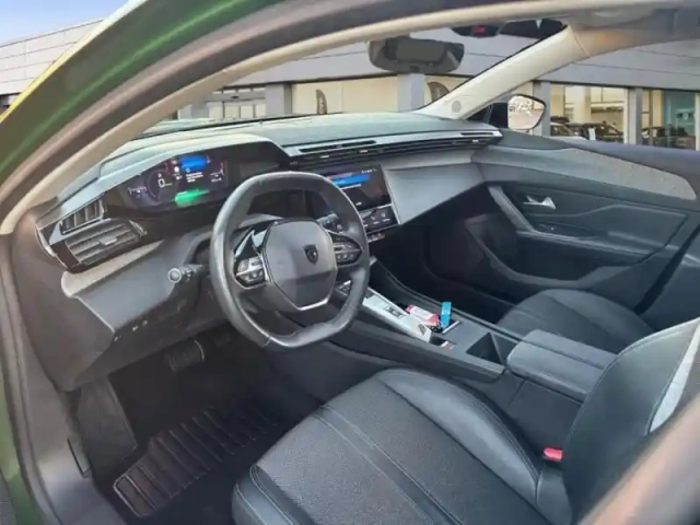 Peugeot 308 phev 180ch allure e-eat8 — photo 9
