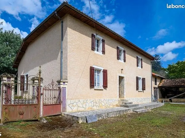 Maison 8 pièces 215 m²