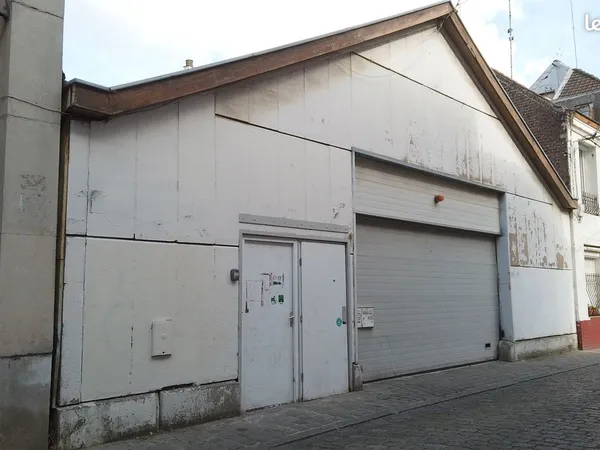 Ensemble habitation & bureaux dans un hangar de centre ville...