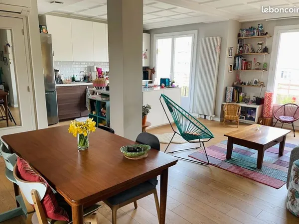 Chambre appartement rénové 102m² - proche MinesTelecom et Hopital
