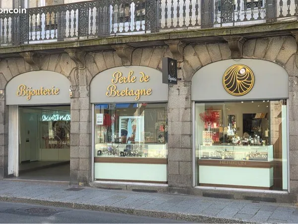 À VENDRE - Fonds de commerce avec agencement commercial de qualité - Dinan (22)