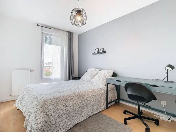 Studio 1 pièce 104 m²