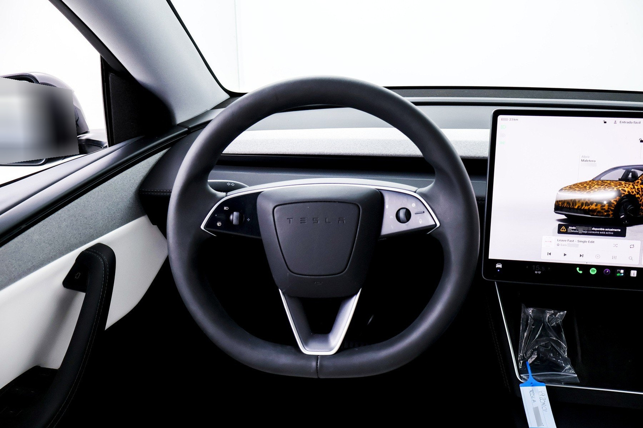 Tesla Model Y — photo 18