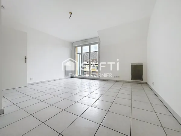 Appartement 2 pièces 43 m², balcon, place de parking extérieure