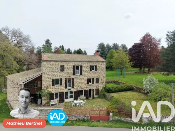Maison 10 pièces 235 m²