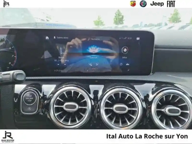 Mercedes Classe A berline 200 163ch amg line 7g-dct — photo 12
