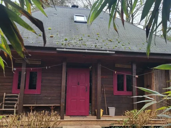 Chalet bois meublé jardin bien situé