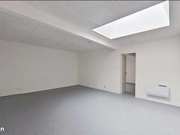 Bureau 2 pièces - 30 m² - centre ville - lumineux et calme