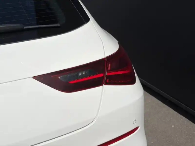 Mercedes Cla shooting brake 180 d 8g-dct — photo 12