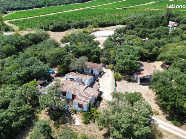 Maison 8 pièces 220 m²