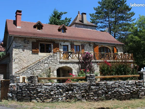 Belle maison quercynoise avec piscine
