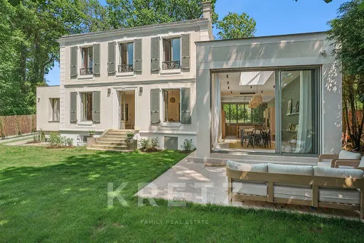 Maison 7 pièces 260 m²