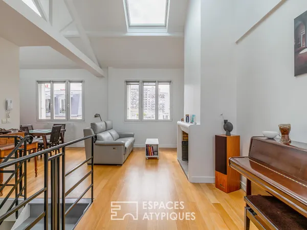 Duplex cathédrale traversant aux derniers étages
