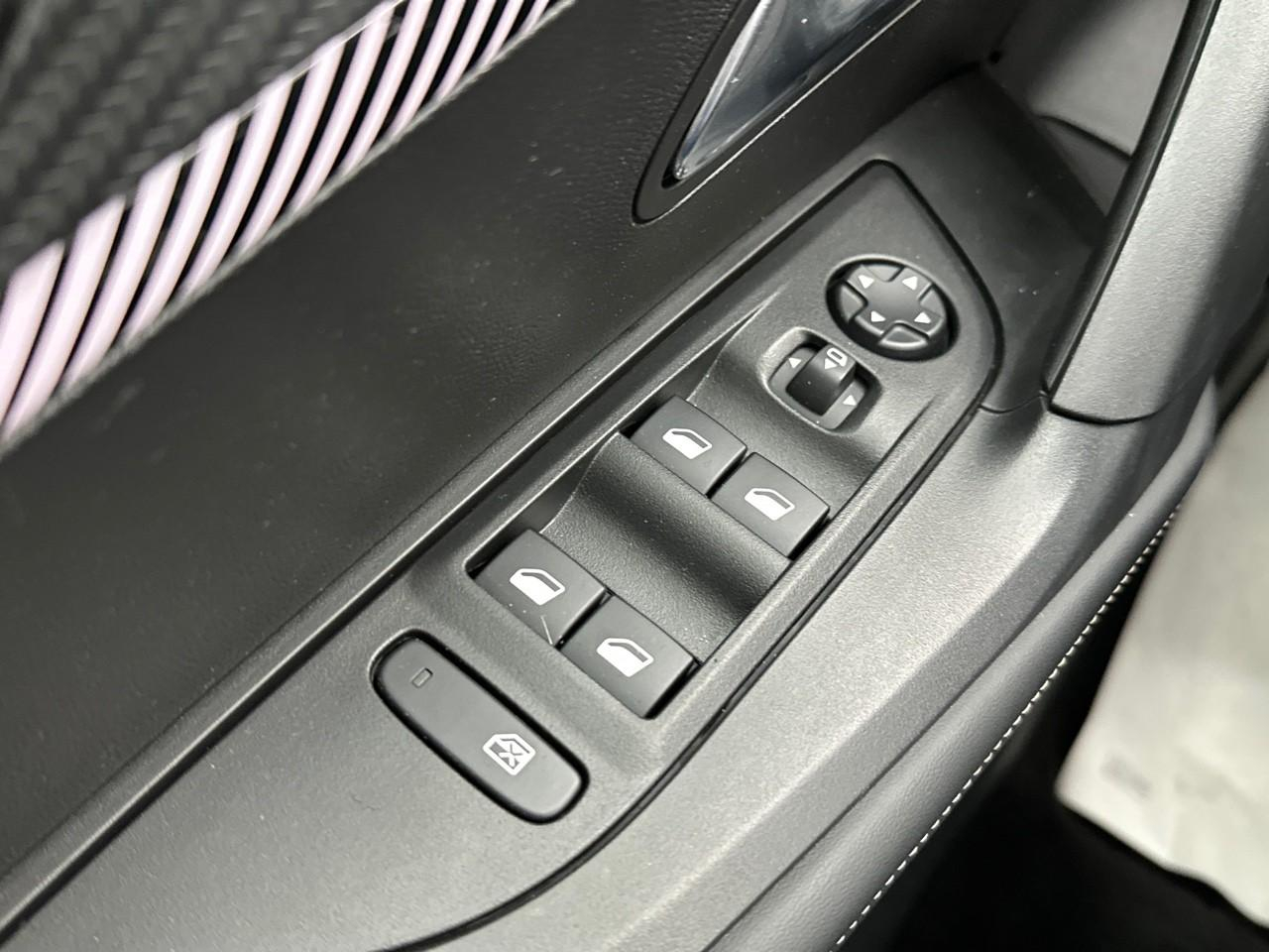 Peugeot 2008 electrique 54 kwh 156 ch allure — photo 15