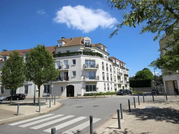 APPARTEMENT 4 PIECES EN PLEIN COEUR DU QUARTIER LE VILLAGE