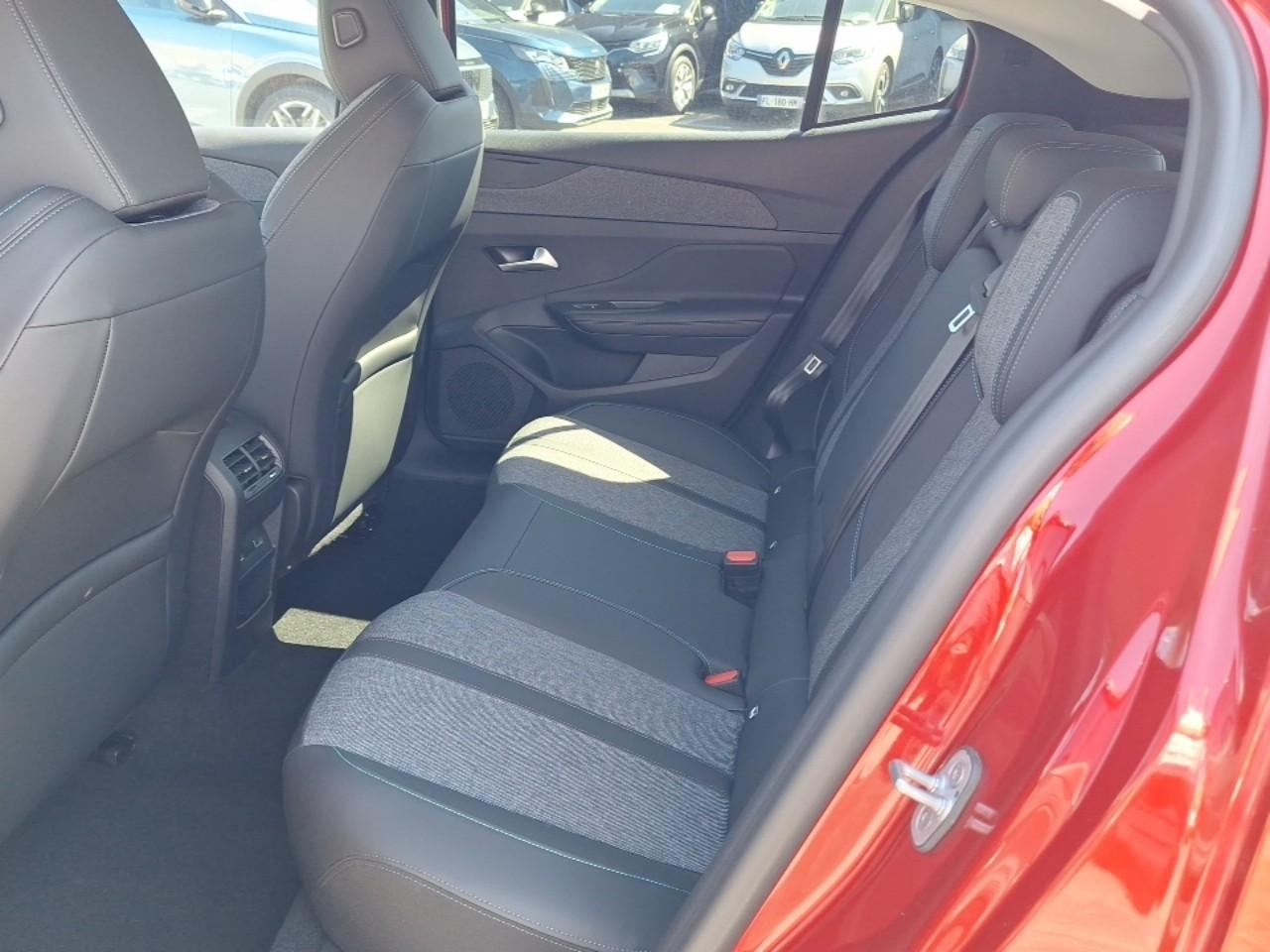 Peugeot 408 phev 180 e-eat8 allure — photo 10