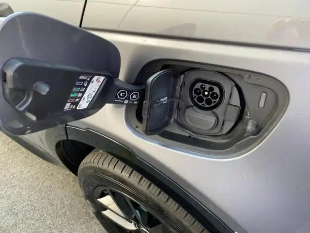 Land Rover Discovery Sport 1.5 p300e 309ch dynamic se — photo 13