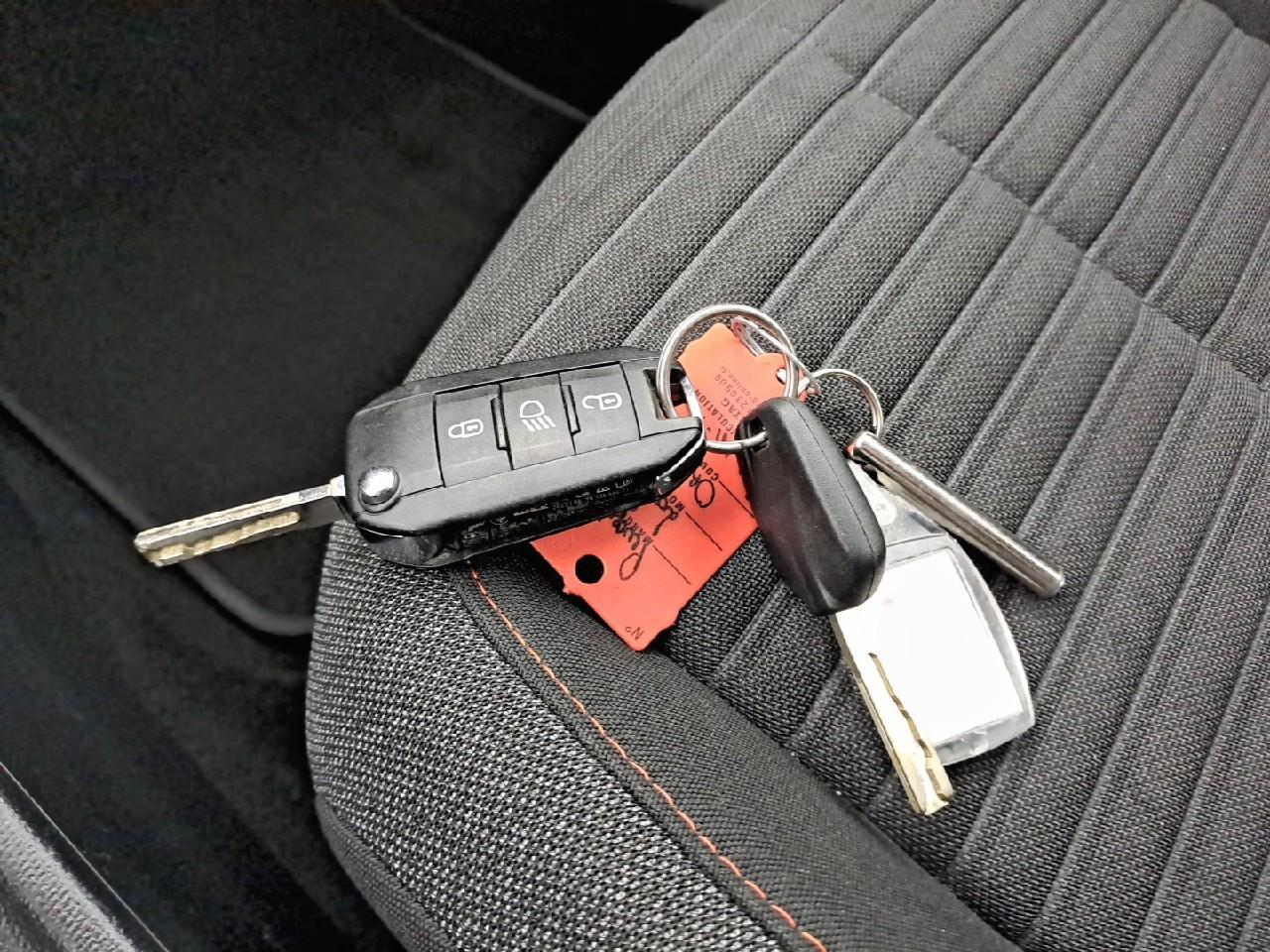 Peugeot 2008 puretech 100 s&s bvm6 active pack — photo 21