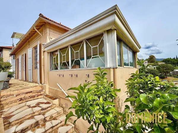 NICE CIMIEZ : Maison de 100 m2 sur parcelle de 170 m2 au cal