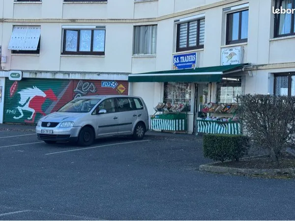 Local commercial loué (vente des murs)