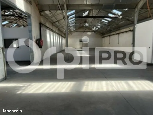 Local d'activité 1 716 m²