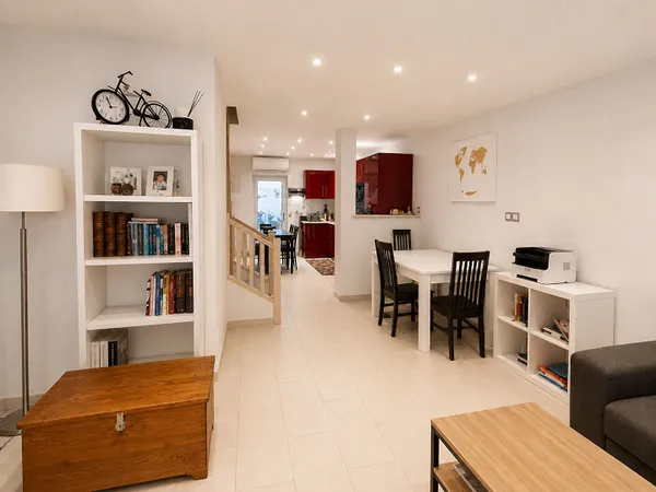SIGEAN MAISON 4 PIECES AVEC PETITE COUR.
