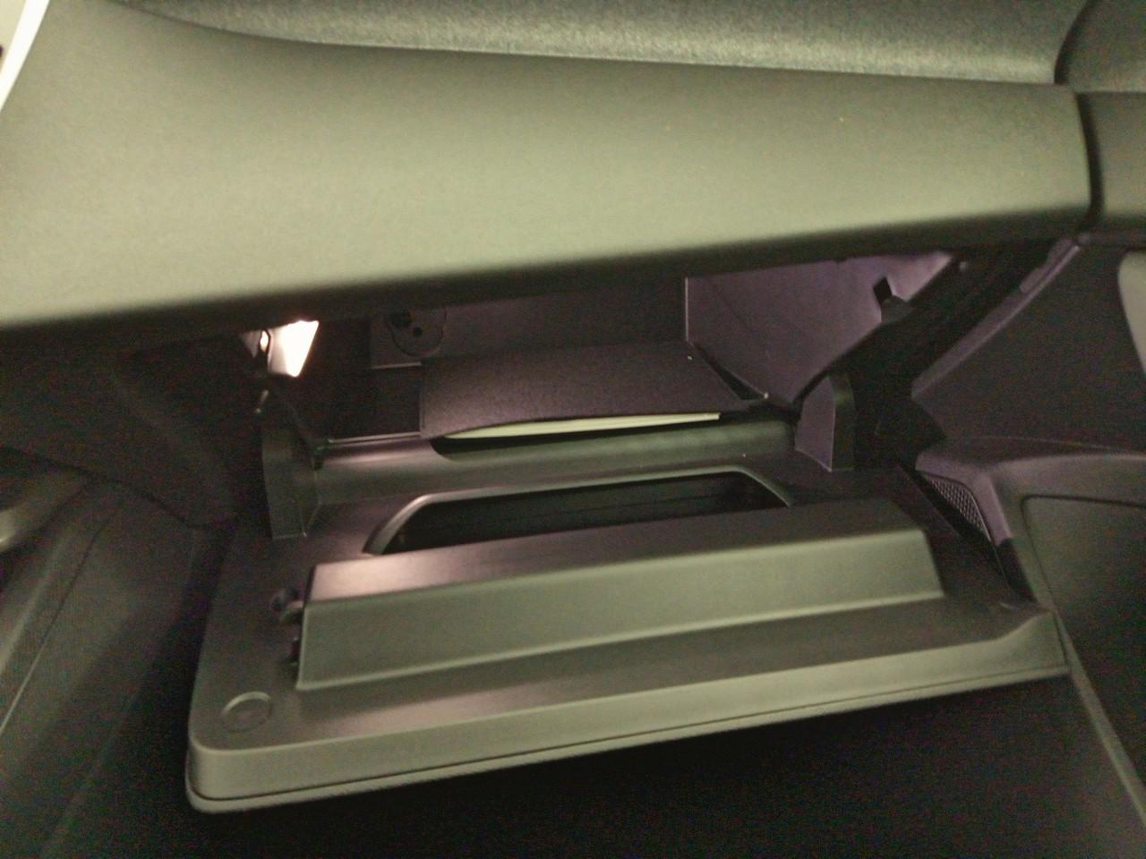 Peugeot 308 sw hybrid 145 e-dcs6 allure — photo 19