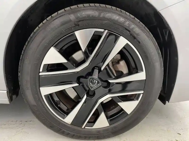 Peugeot 208 100 s&amp;s bvm6 — photo 18